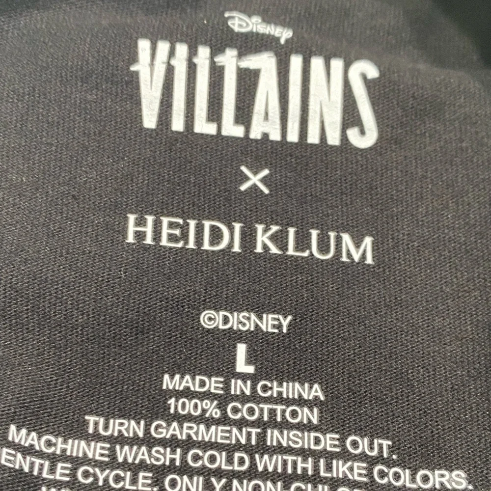 Disney X Hiedi Klum Cruella Glow in the Dark Eye Set Large Joggers Tee Shirt - Picture 6 of 7